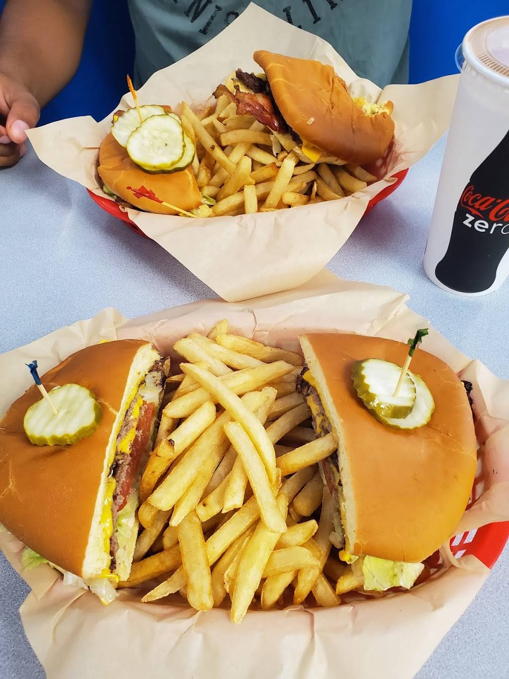 Scotties Drive In | restaurant | 1702 Pacific Ave, Forest Grove, OR 97116, USA | 5033576898 OR +1 503-357-6898