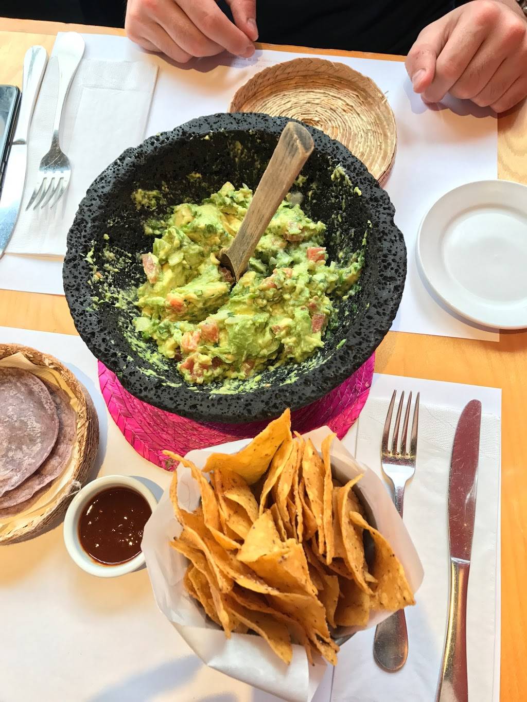 Fonda | restaurant | 189 9th Ave, New York, NY 10011, USA | 9175255252 OR +1 917-525-5252