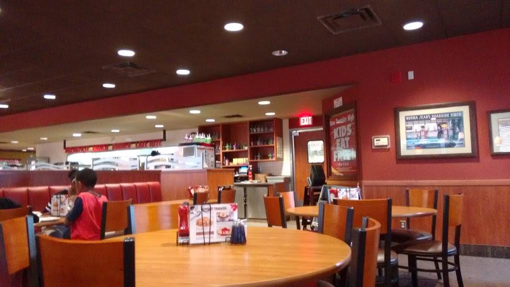 Dennys | restaurant | 75 Consumers Dr, Whitby, ON L1N 9S2, Canada | 9056656575 OR +1 905-665-6575