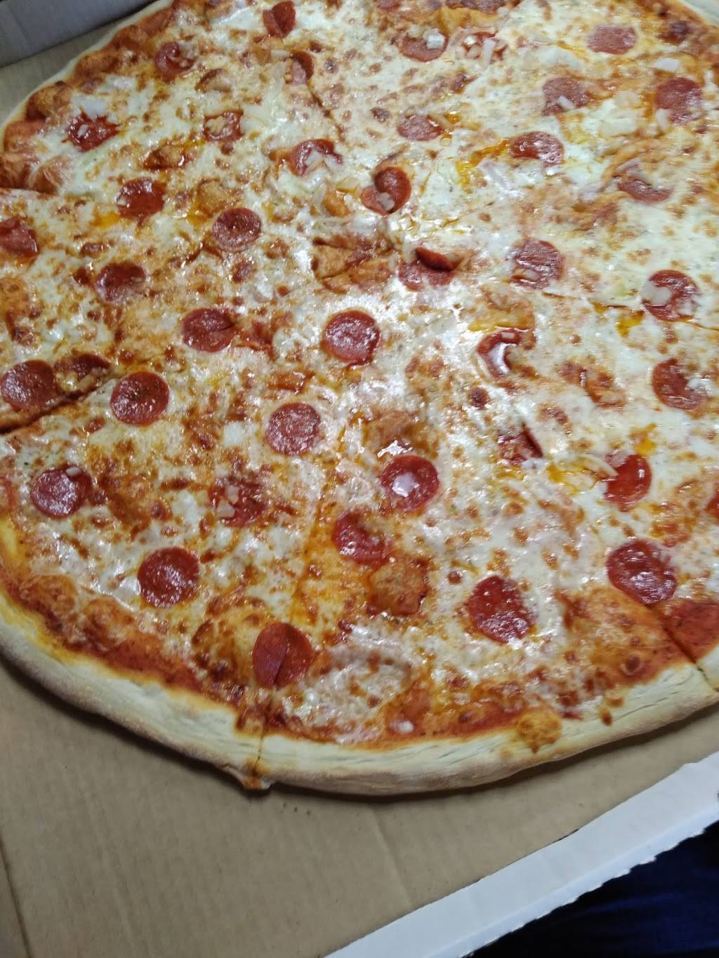 Charlies Pizza & Wings | restaurant | 4439 Gunn Hwy, Tampa, FL 33618, USA | 8139687800 OR +1 813-968-7800