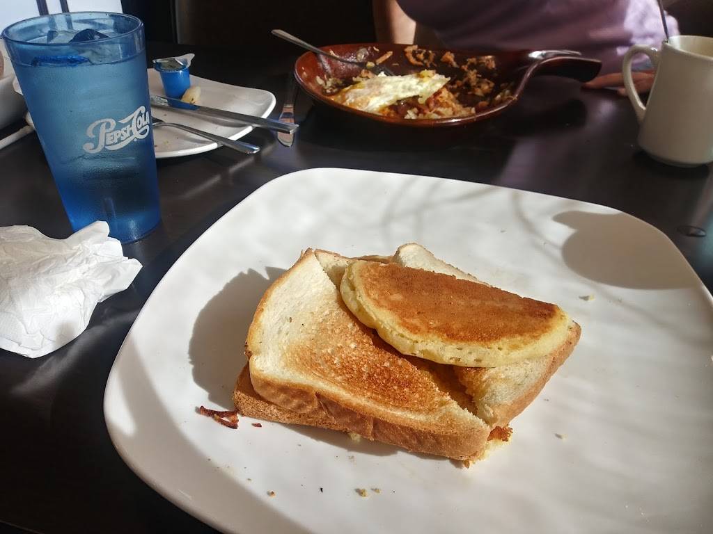 Nicks Country Oven | restaurant | 511 W 14 Mile Rd, Clawson, MI 48017, USA | 2488507289 OR +1 248-850-7289