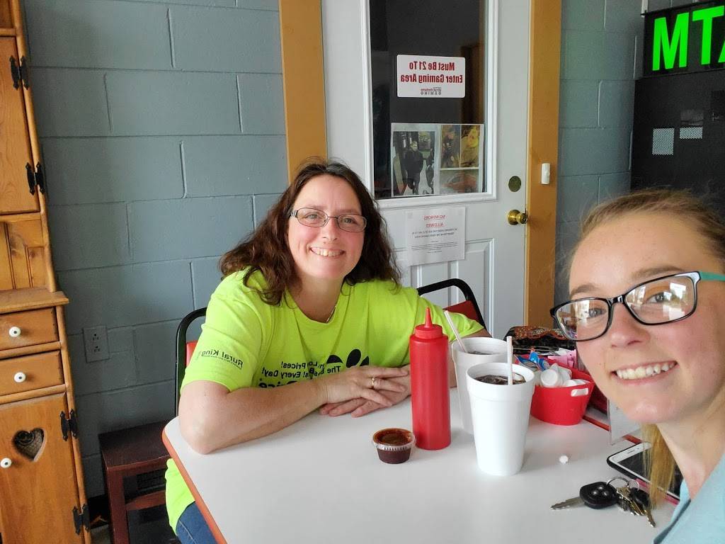 Willys Drive In | restaurant | 710 W Orchard St, Vandalia, IL 62471, USA | 6182831300 OR +1 618-283-1300