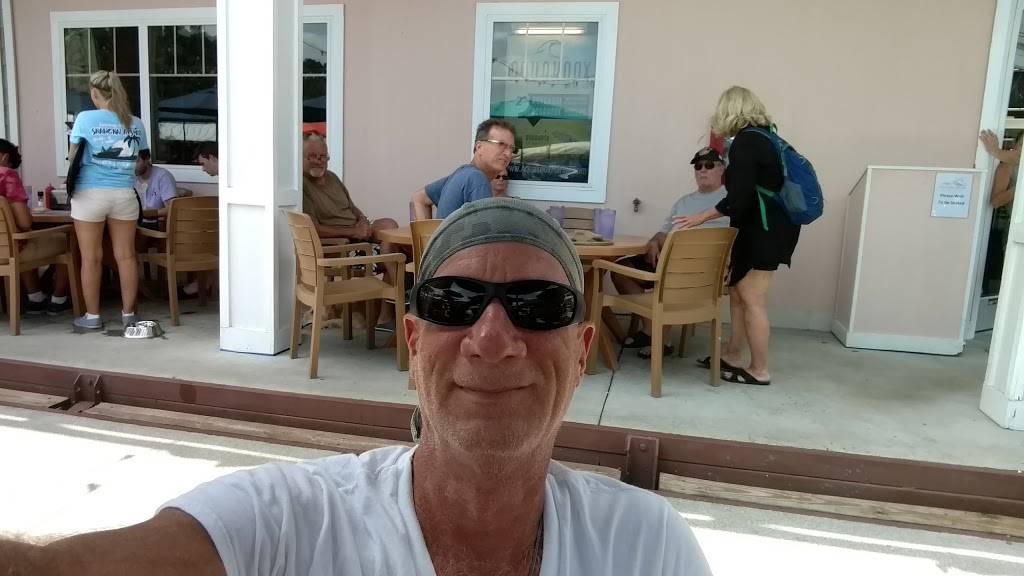 Castaways Grill and Bar | restaurant | 1042 Shanghai Rd, LaFollette, TN 37766, USA | 4235627651 OR +1 423-562-7651