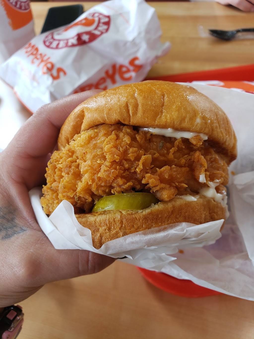 Popeyes Louisiana Kitchen | restaurant | 1623 S Seneca St, Wichita, KS 67213, USA | 3162609555 OR +1 316-260-9555