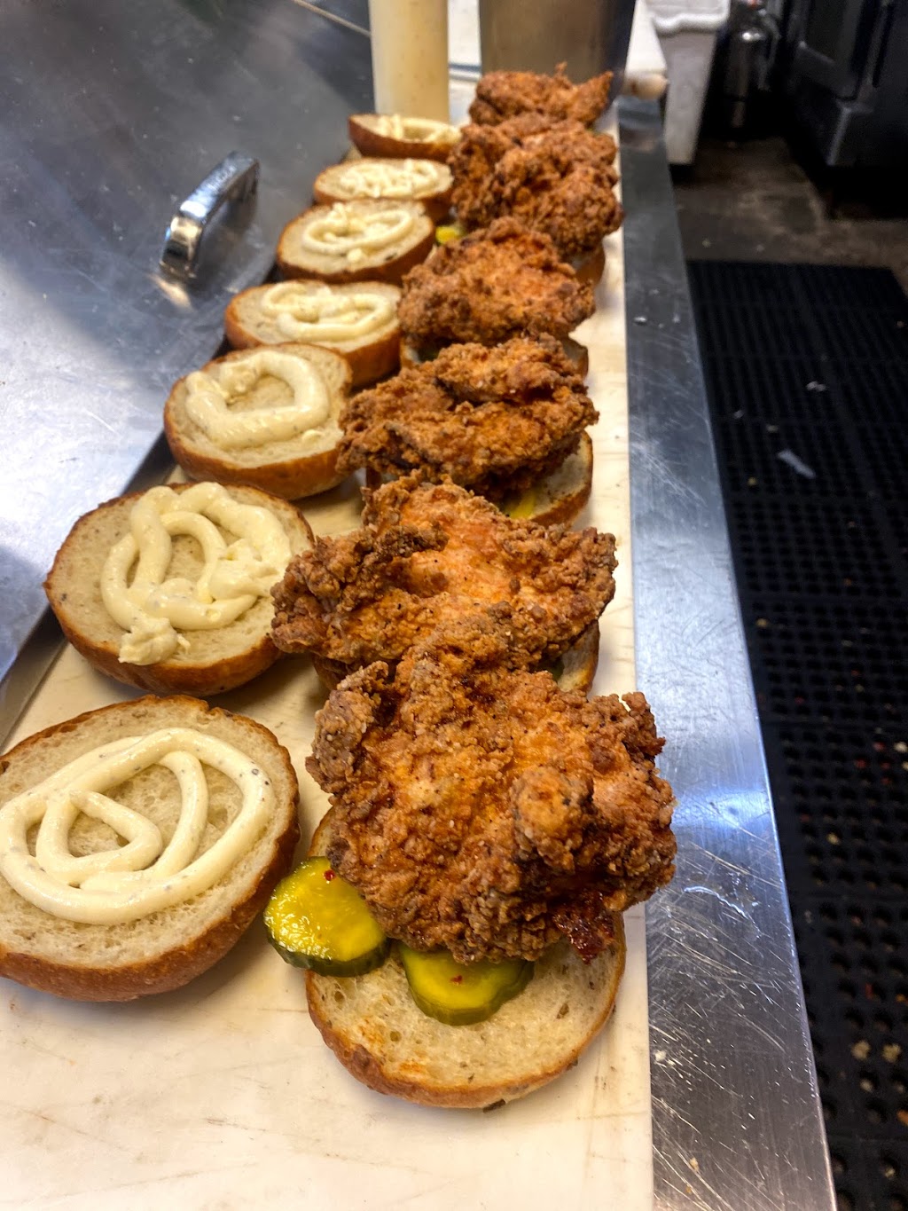 Martinos | restaurant | 7314 Greenwood Ave N, Seattle, WA 98103, USA | 2064665911 OR +1 206-466-5911