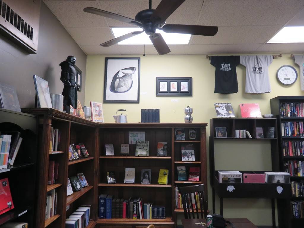 Plain Talk Books & Coffee | cafe | 602 E Grand Ave, Des Moines, IA 50309, USA | 5152430815 OR +1 515-243-0815