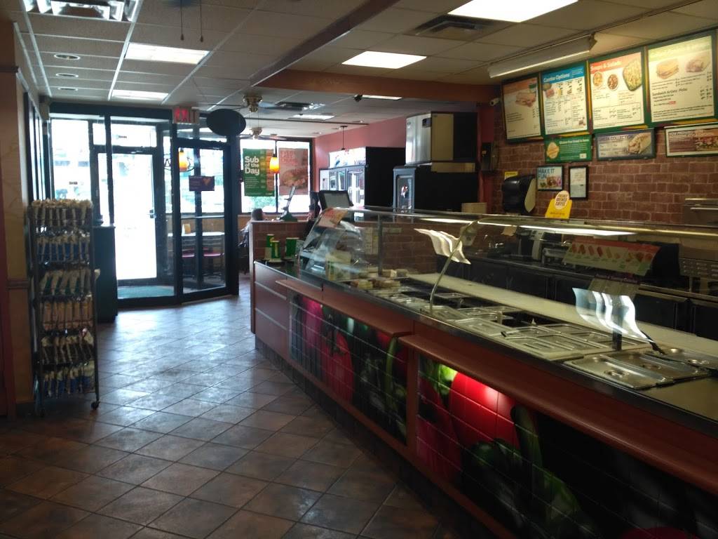 Subway | restaurant | 1008 Eglinton Ave W, Toronto, ON M6C 2C5, Canada | 4167834935 OR +1 416-783-4935