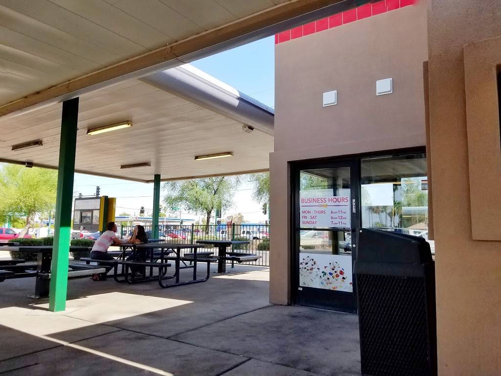 Sonic Drive-In | restaurant | 8002 N 43rd Ave, Glendale, AZ 85302, USA | 6239342700 OR +1 623-934-2700