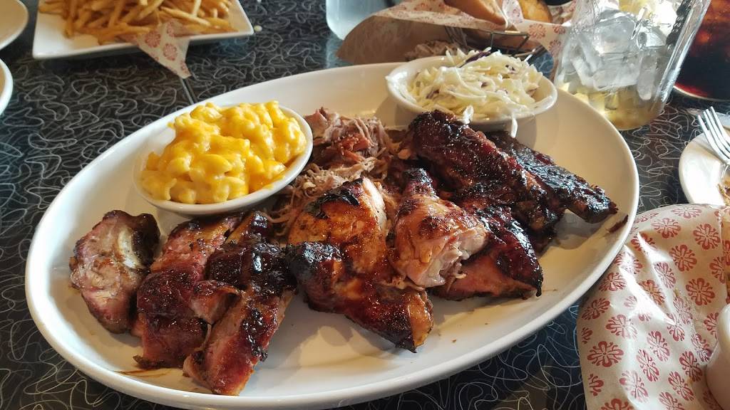 Lucilles Smokehouse Bar-B-Que | restaurant | 40748 Winchester Rd, Temecula, CA 92591, USA | 9517197427 OR +1 951-719-7427