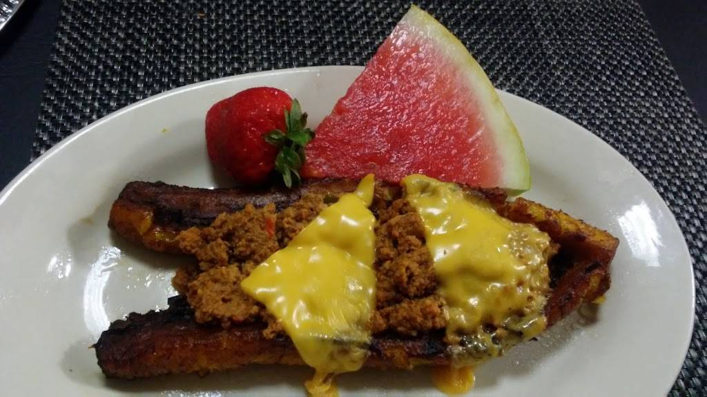 Sofritos Vega | restaurant | 2302 W Forest Home Ave, Milwaukee, WI 53207, USA | 4143234333 OR +1 414-323-4333