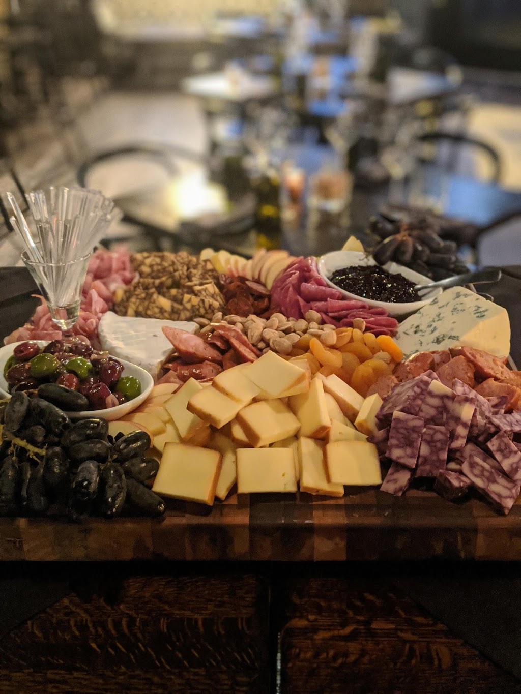 Uvae Kitchen and Wine Bar | restaurant | 5553 N Clark St, Chicago, IL 60640, USA | 7736541432 OR +1 773-654-1432