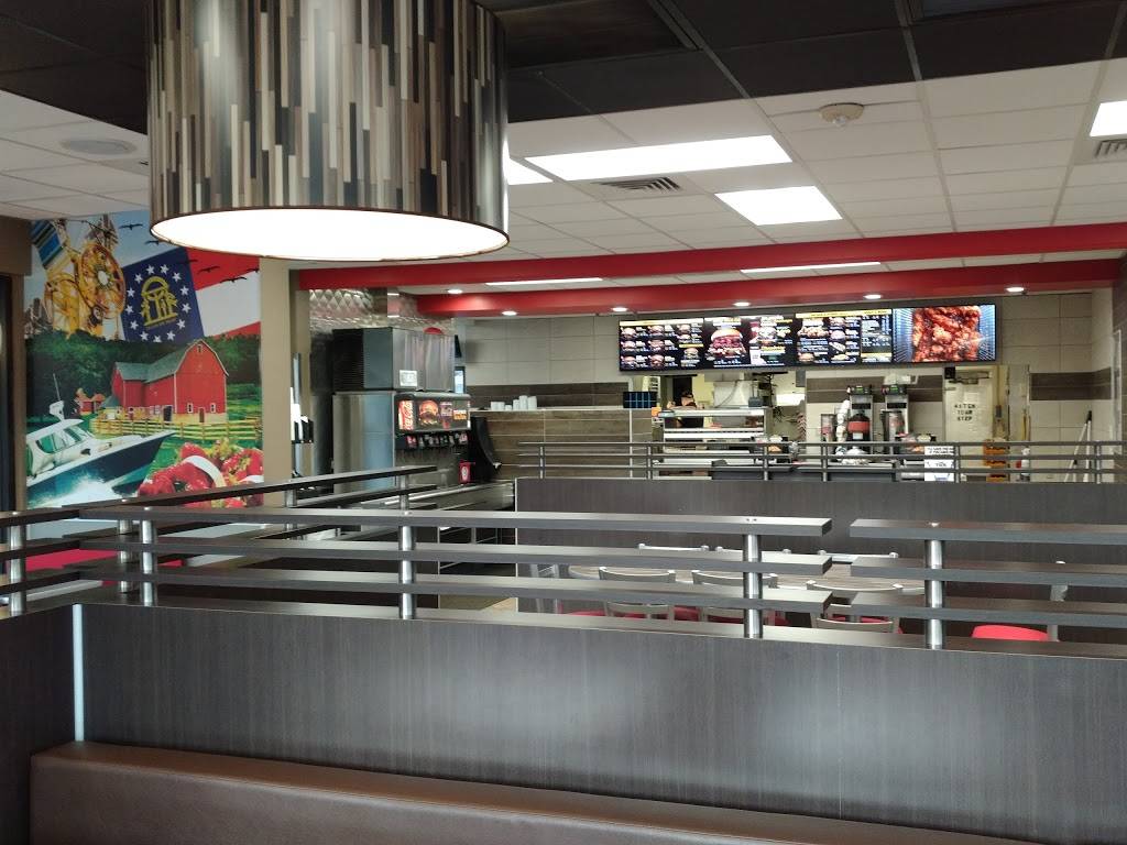 Hardees | restaurant | 125 W Maple St, Cumming, GA 30040, USA | 7708444440 OR +1 770-844-4440