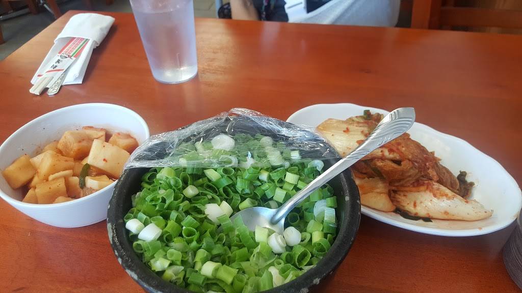 Han Bat Restaurant | restaurant | 2723 W Lawrence Ave, Chicago, IL 60625, USA | 7732718640 OR +1 773-271-8640