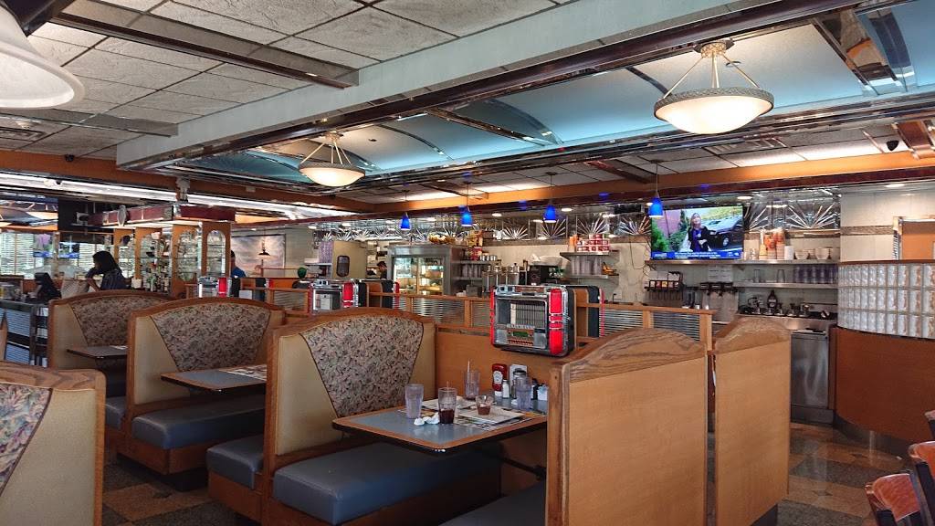 Forum Diner | restaurant | 315 W E Main St, Bay Shore, NY 11706, USA | 6316664455 OR +1 631-666-4455
