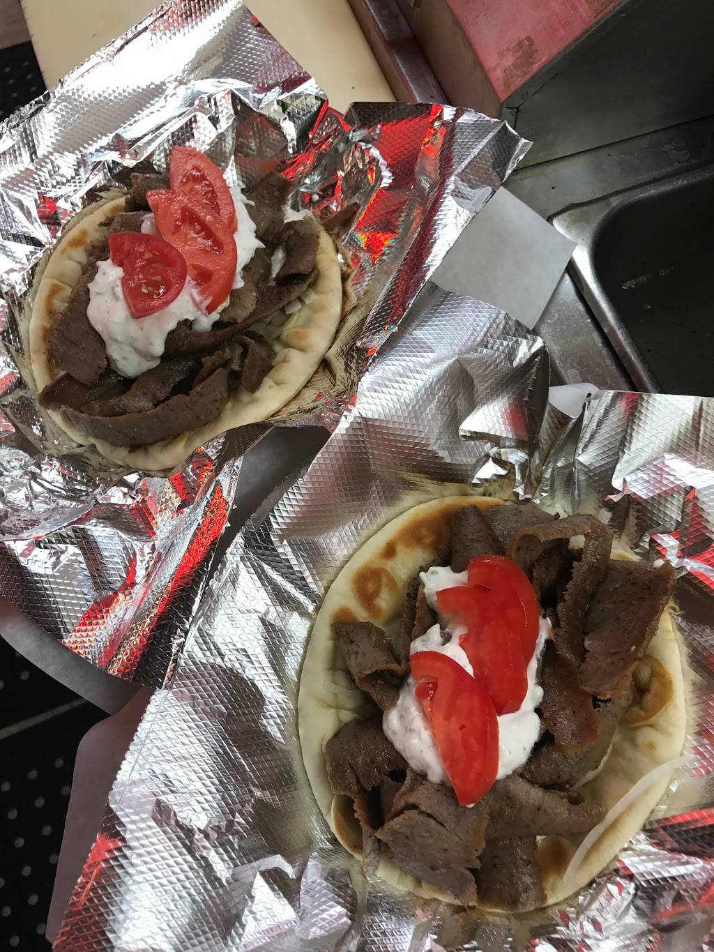 Scoobys Red Hot’s | restaurant | 1039 S Arlington Heights Rd #c, Arlington Heights, IL 60005, USA | 8477180550 OR +1 847-718-0550