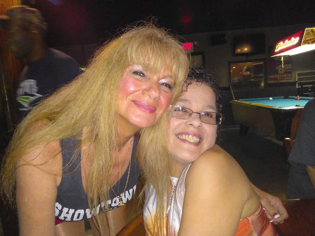 Showtown Bar & Grill | night club | 10902 US Hwy 41 S, Gibsonton, FL 33534, USA | 8136775443 OR +1 813-677-5443