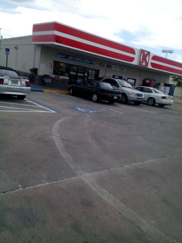 Circle K | cafe | 935 Country Club Blvd, Cape Coral, FL 33990, USA | 2395742656 OR +1 239-574-2656