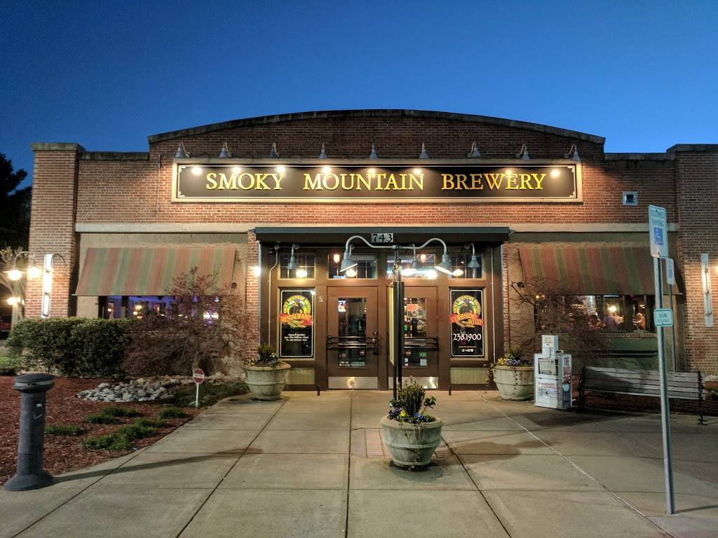 Smoky Mountain Brewery | restaurant | 743 Watkins Rd, Maryville, TN 37801, USA | 8652381900 OR +1 865-238-1900