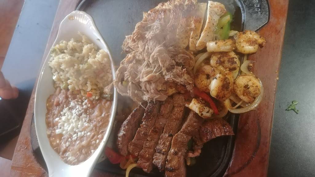 Eduardos Lokos Tacos | restaurant | 226 W Alfred St, Tavares, FL 32778, USA | 3527421181 OR +1 352-742-1181