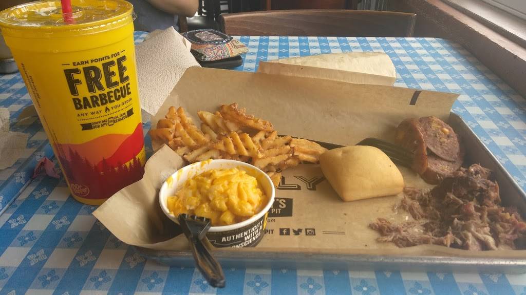 Dickeys Barbecue Pit | restaurant | 3505 Coffee Rd, Bakersfield, CA 93308, USA | 6615894227 OR +1 661-589-4227