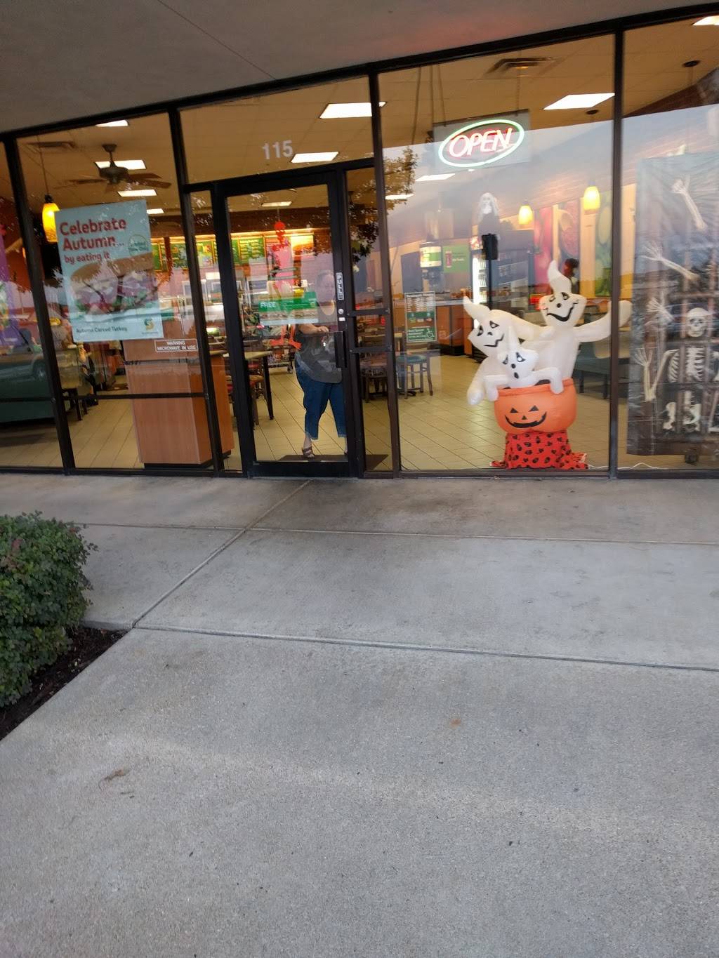 Subway Restaurants | restaurant | Summit at, 1100 Bridgewood Dr Suite 115, Fort Worth, TX 76112, USA | 8174518314 OR +1 817-451-8314