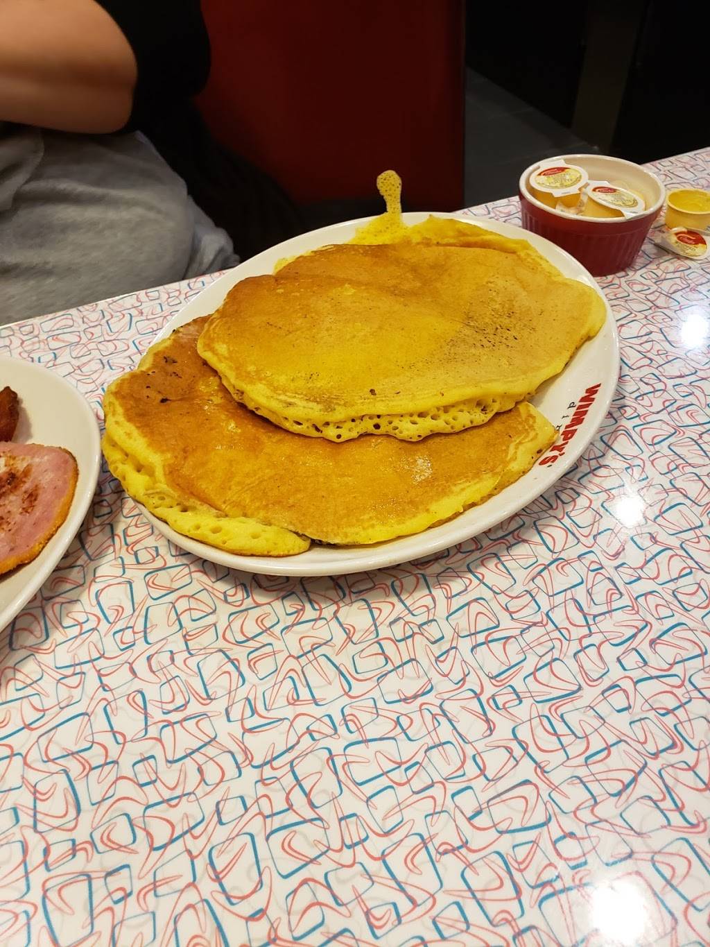 Wimpys Diner Chatham | restaurant | 391 Grand Ave W, Chatham, ON N7L 1C4, Canada | 5193540000 OR +1 519-354-0000