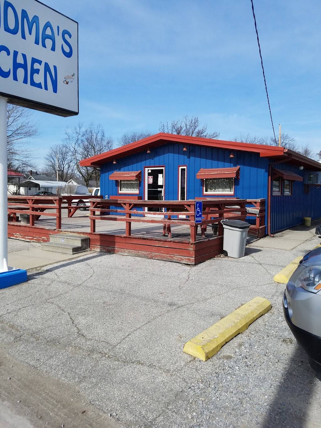 Grandmas Kitchen | restaurant | 525 E North Ave, Flora, IL 62839, USA | 6186622220 OR +1 618-662-2220