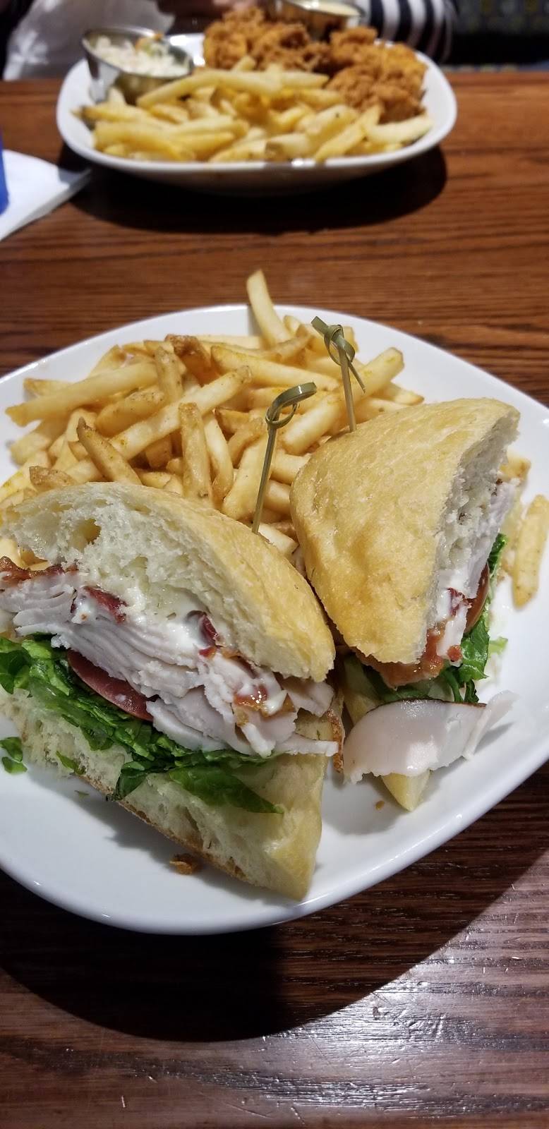 Recovery Sports Grill | restaurant | 600 Virginia St E, Charleston, WV 25301, USA | 6812058395 OR +1 681-205-8395