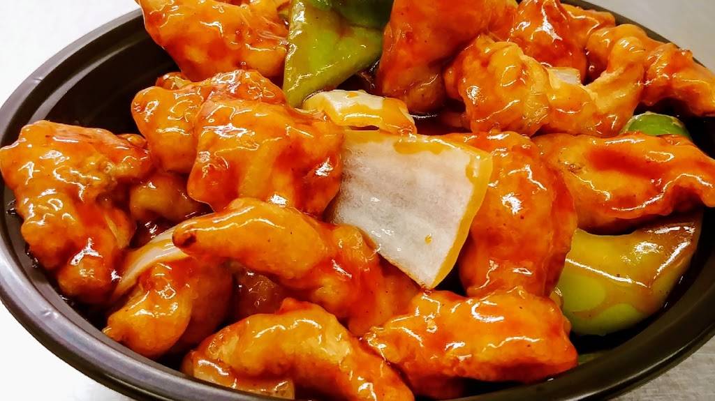 Barrhaven Lucky Panda | restaurant | 3023 Cedarview Rd, Nepean, ON K2J 4A8, Canada | 6138258080 OR +1 613-825-8080