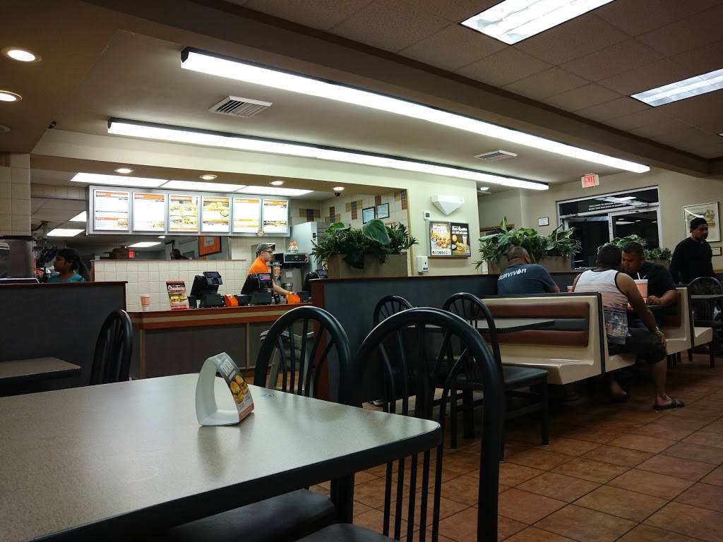 Whataburger | restaurant | 1560 N Cockrell Hill Rd, Dallas, TX 75211, USA | 2143308898 OR +1 214-330-8898