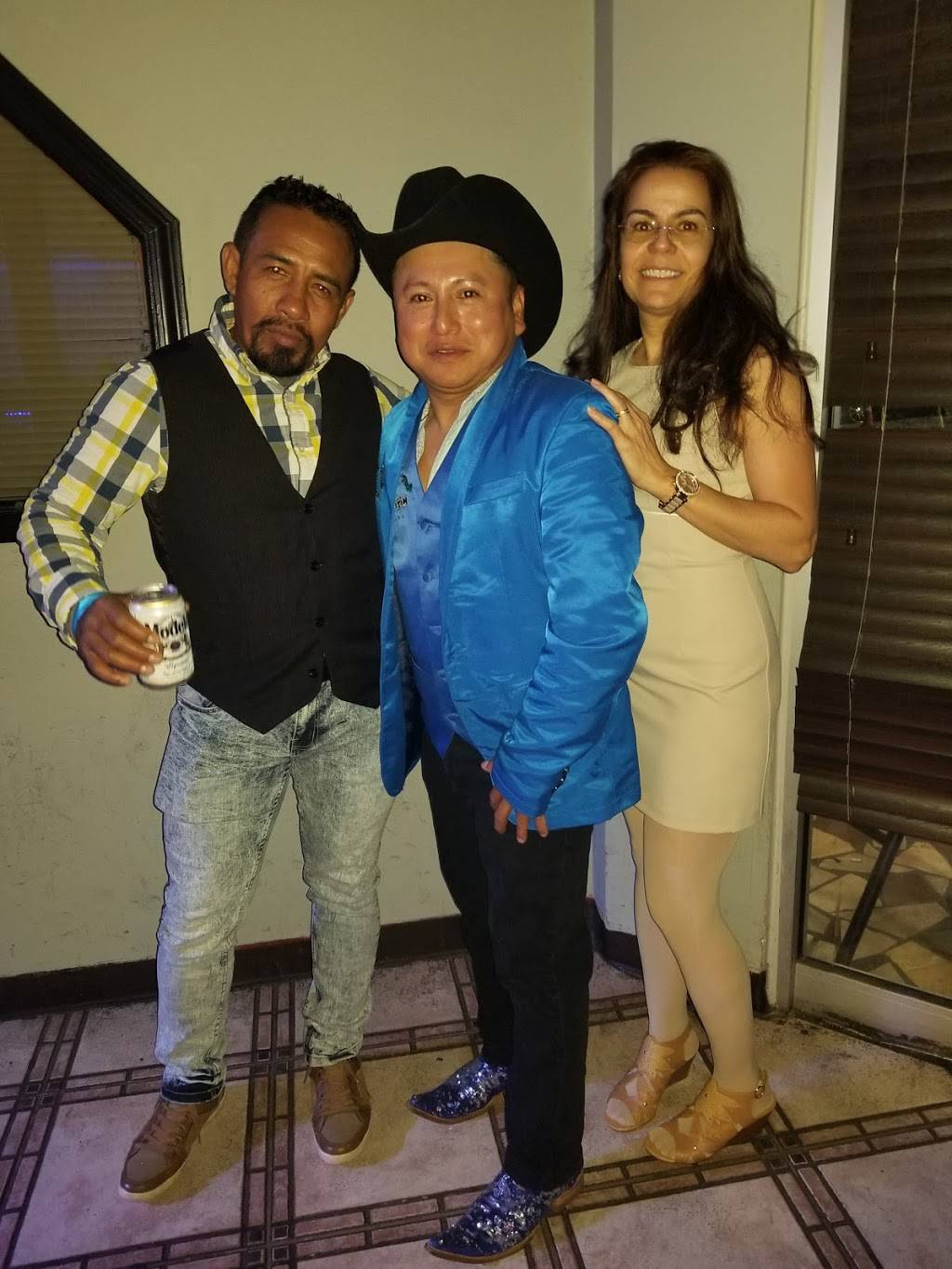 Candela Bar And Grill | restaurant | 8526 W Golf Rd, Niles, IL 60714, USA | 8474147973 OR +1 847-414-7973