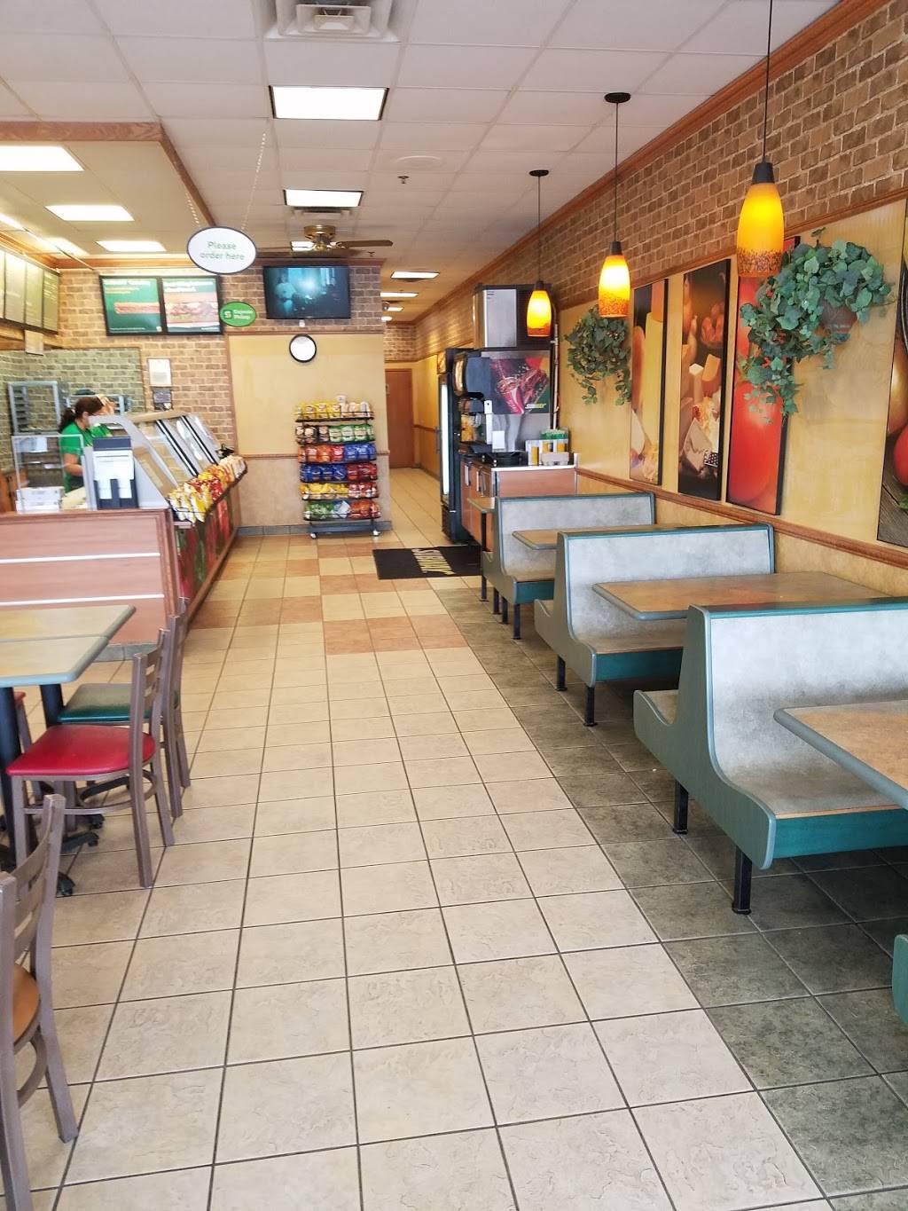 Subway Restaurants | restaurant | 6747 Lea Berry Way, Haymarket, VA 20169, USA | 7037531115 OR +1 703-753-1115