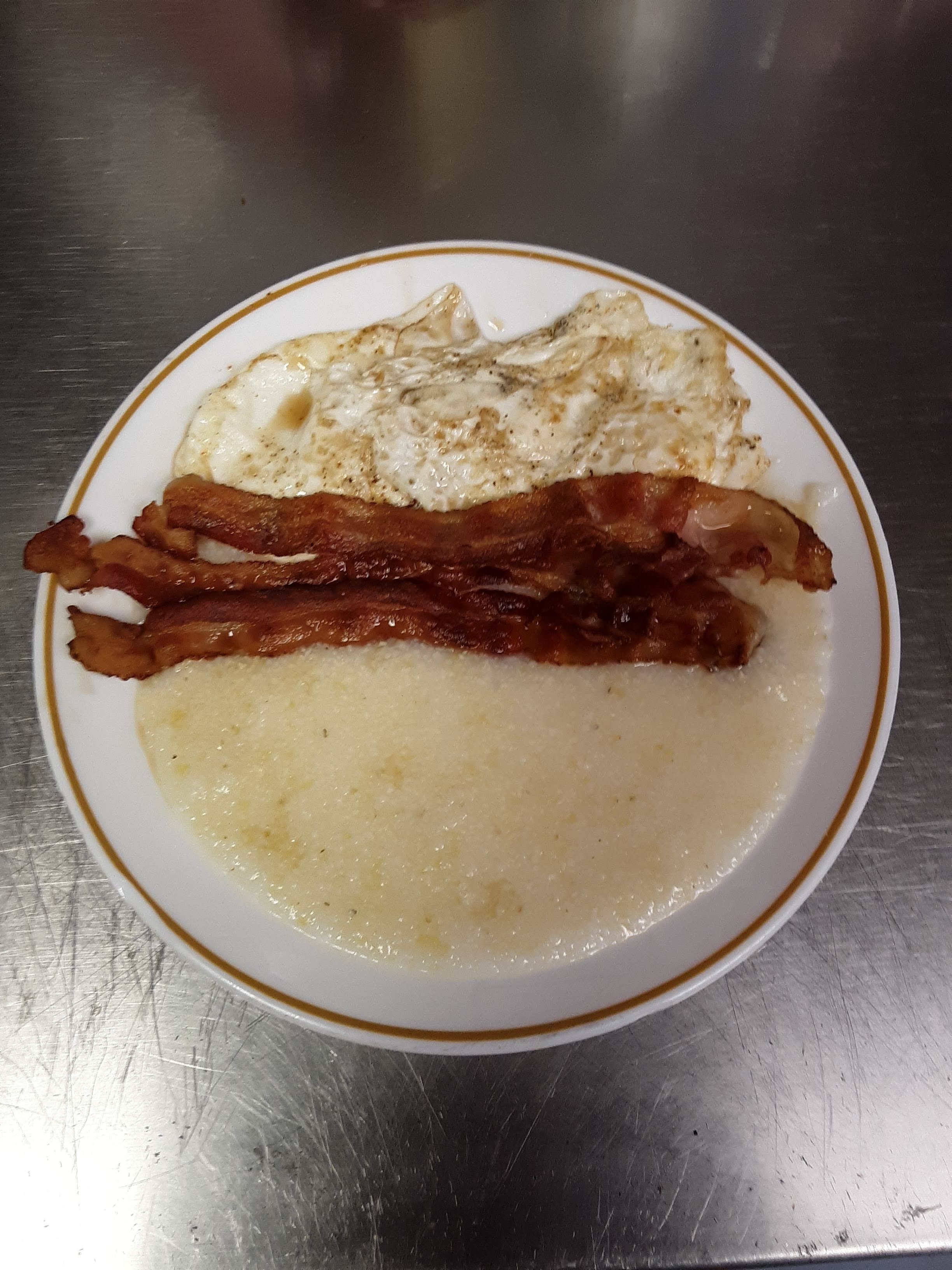 The Sly Fox at Magnolias | restaurant | 105 Harlee St, Marion, SC 29571, USA | 8437027836 OR +1 843-702-7836