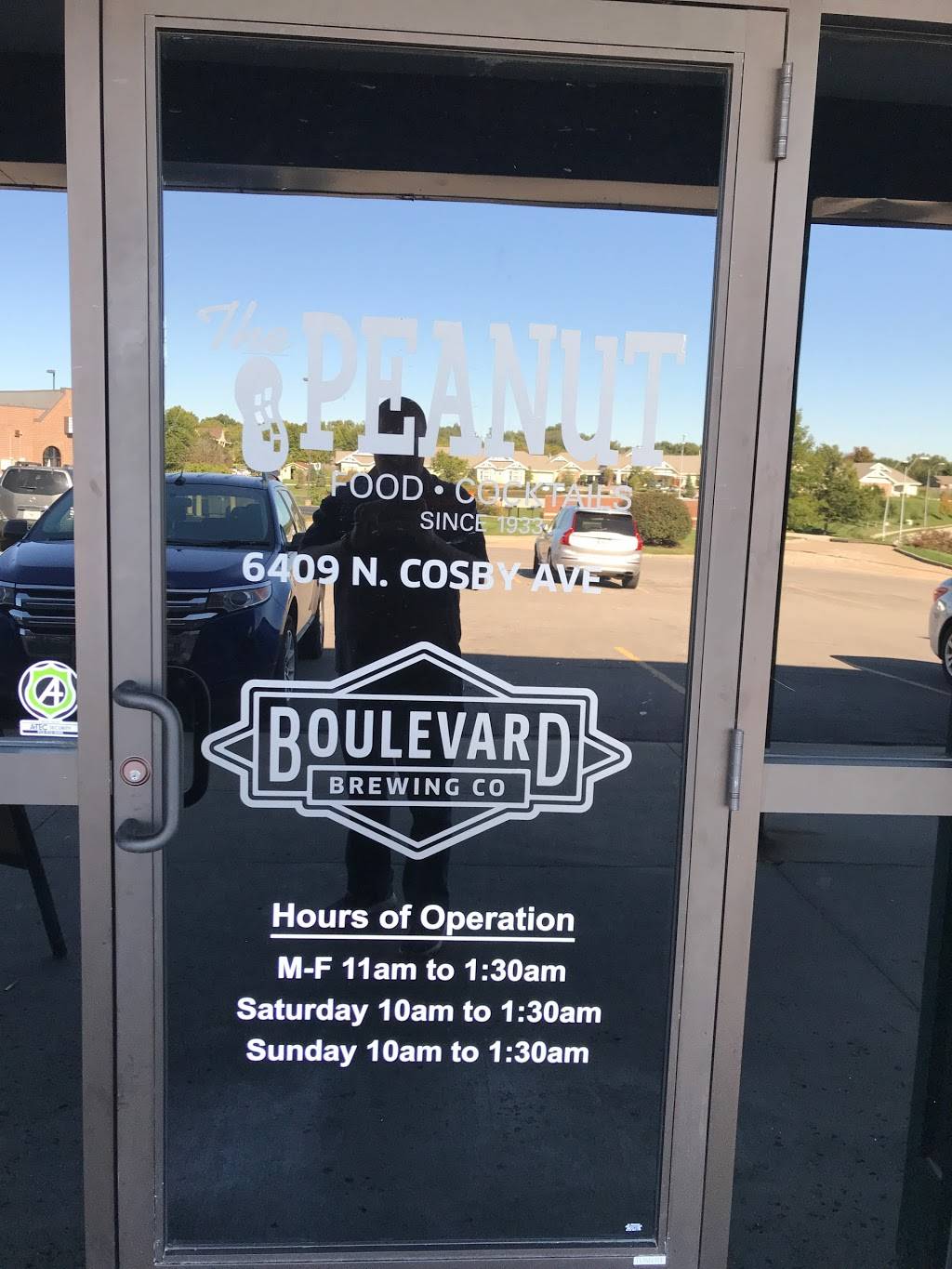 The Peanut | restaurant | 6409 N Cosby Ave, Kansas City, MO 64151, USA | 8168595005 OR +1 816-859-5005