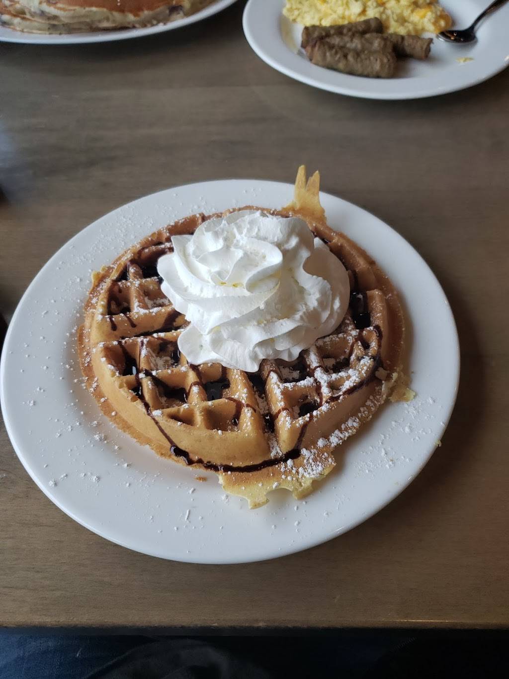 Wally Waffle | restaurant | 845 W Market St, Akron, OH 44303, USA | 3303744915 OR +1 330-374-4915
