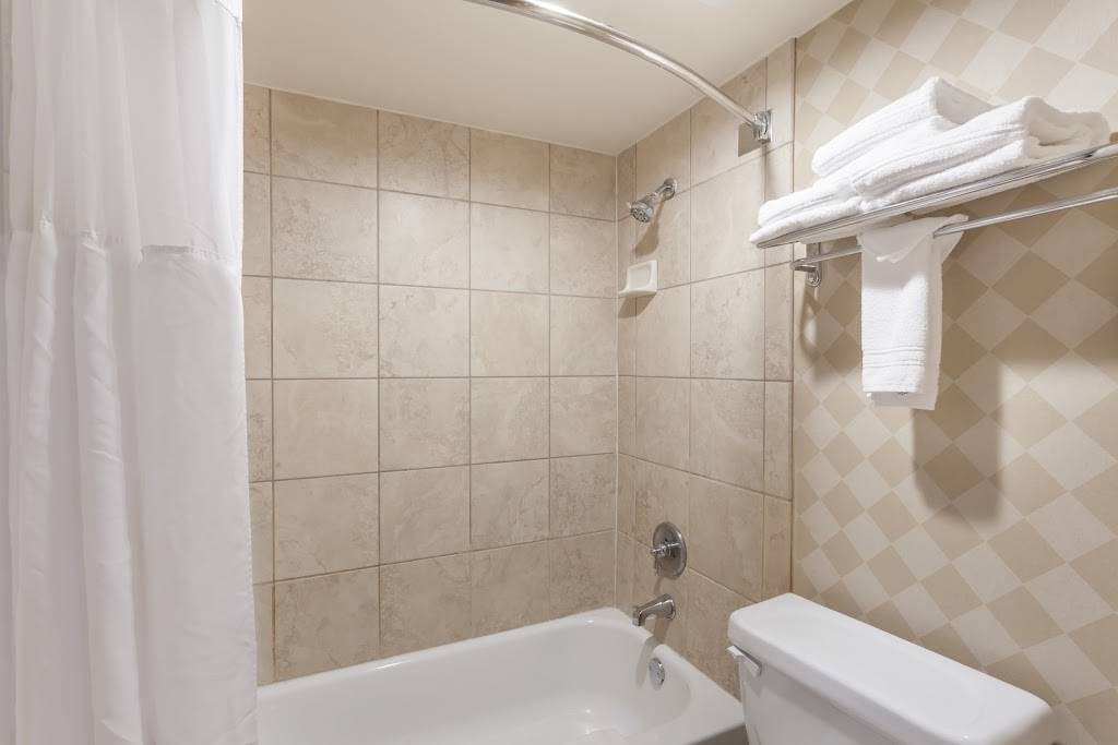 Ramada San Diego National City | restaurant | 700 National City Blvd, National City, CA 91950, USA | 6194742800 OR +1 619-474-2800