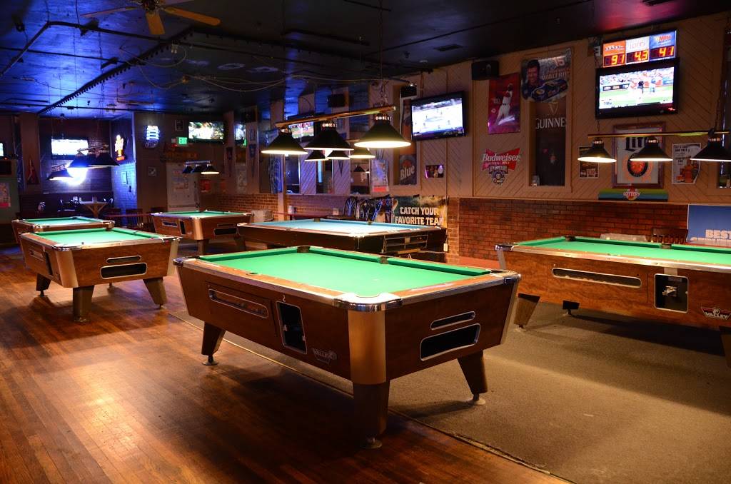 Big Shots Pub | restaurant | 700 S Nichols Ave, Muncie, IN 47303, USA | 7657418019 OR +1 765-741-8019