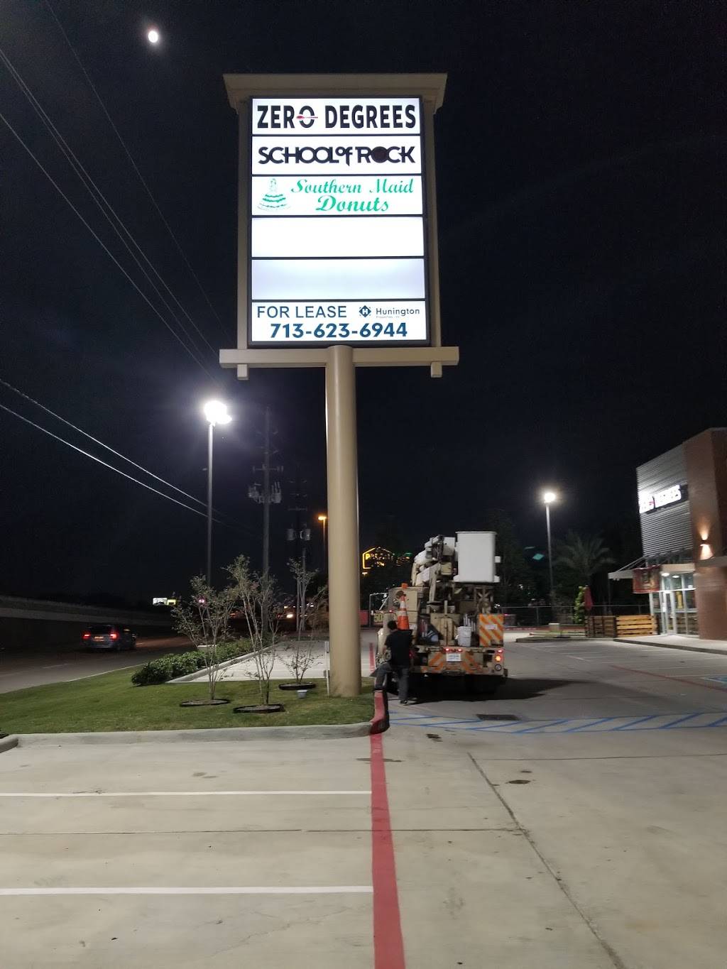 Southern Maid Donuts | restaurant | 21117 North Fwy # 200, Spring, TX 77388, USA | 8322996094 OR +1 832-299-6094