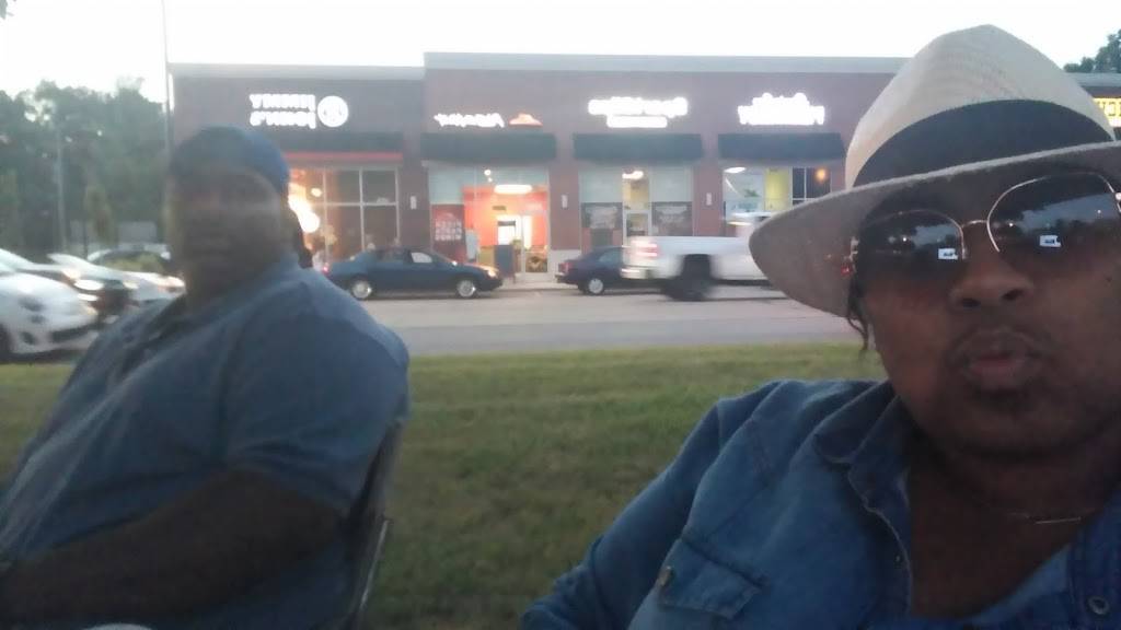 Jimmy Johns | meal delivery | 23141 Woodward Ave, Ferndale, MI 48220, USA | 2485431464 OR +1 248-543-1464