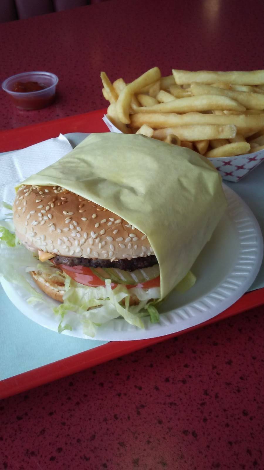 Chris Hamburgers | restaurant | 3950 Slauson Ave, Maywood, CA 90270, USA | 3235881607 OR +1 323-588-1607