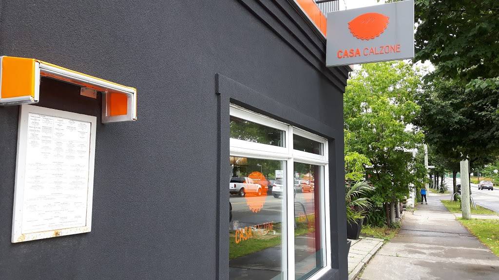 Casa Calzone | restaurant | 1298 Rue de la Pointe-aux-Lièvres, Québec, QC G1L 4L9, Canada | 4185223000 OR +1 418-522-3000