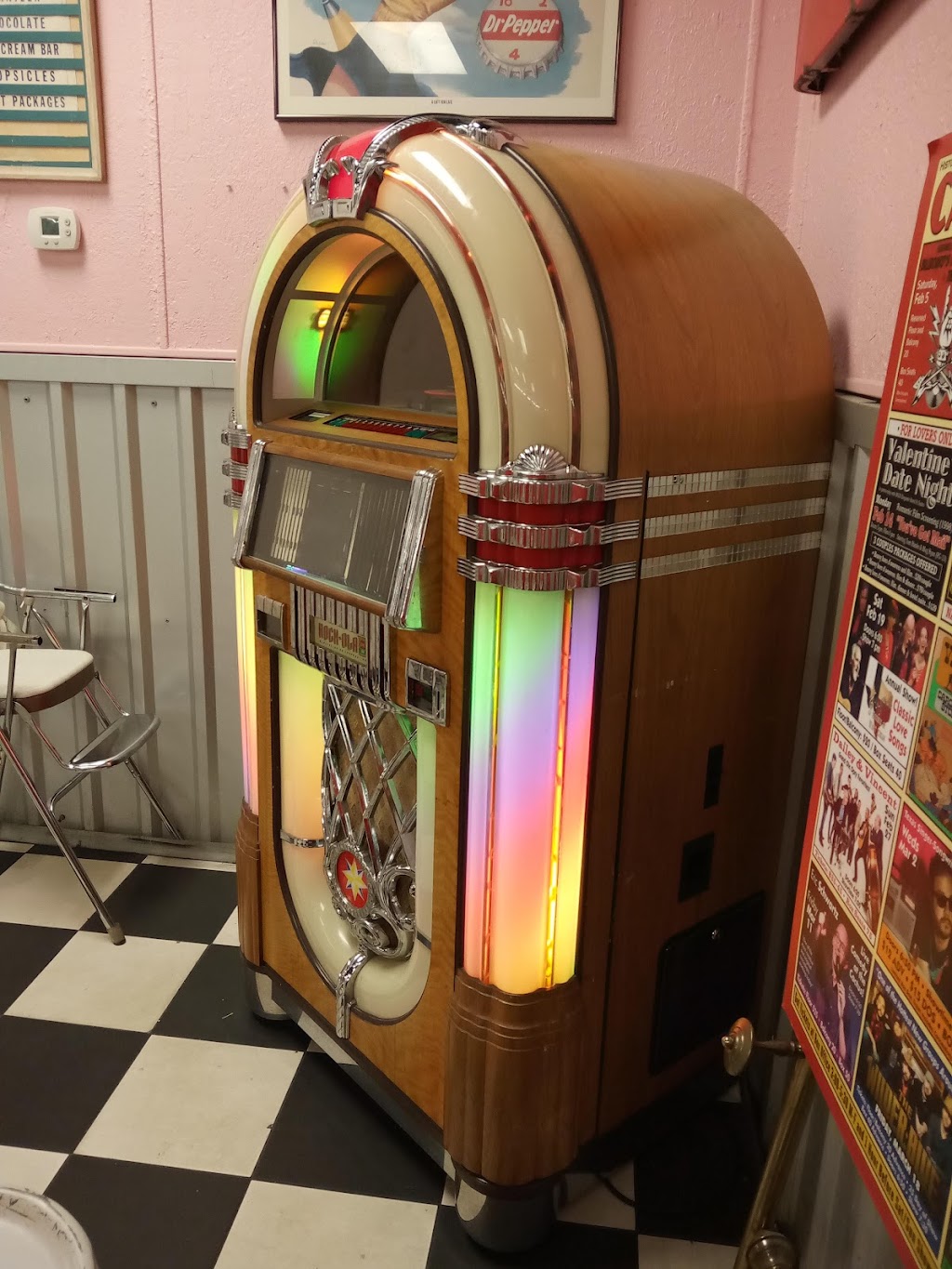 Holly Hop Ice Cream Shoppe | restaurant | 3404 34th St, Lubbock, TX 79410, USA | 8067922756 OR +1 806-792-2756