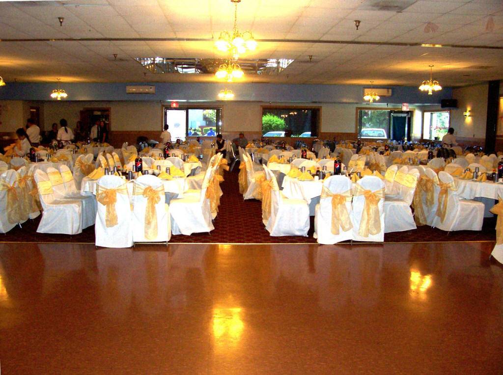 Holiday Villa | restaurant | 7007 S Land Park Dr, Sacramento, CA 95831, USA | 9163929630 OR +1 916-392-9630