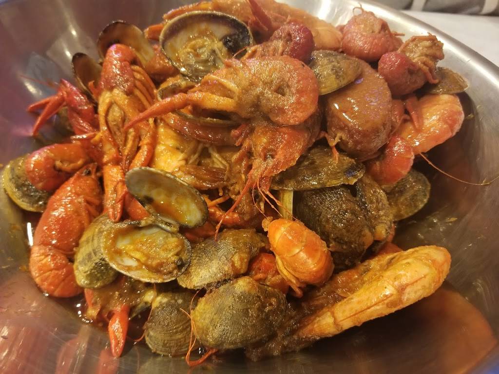 Crawfish House | restaurant | 9826 16th Ave SW, Seattle, WA 98106, USA | 2065881613 OR +1 206-588-1613