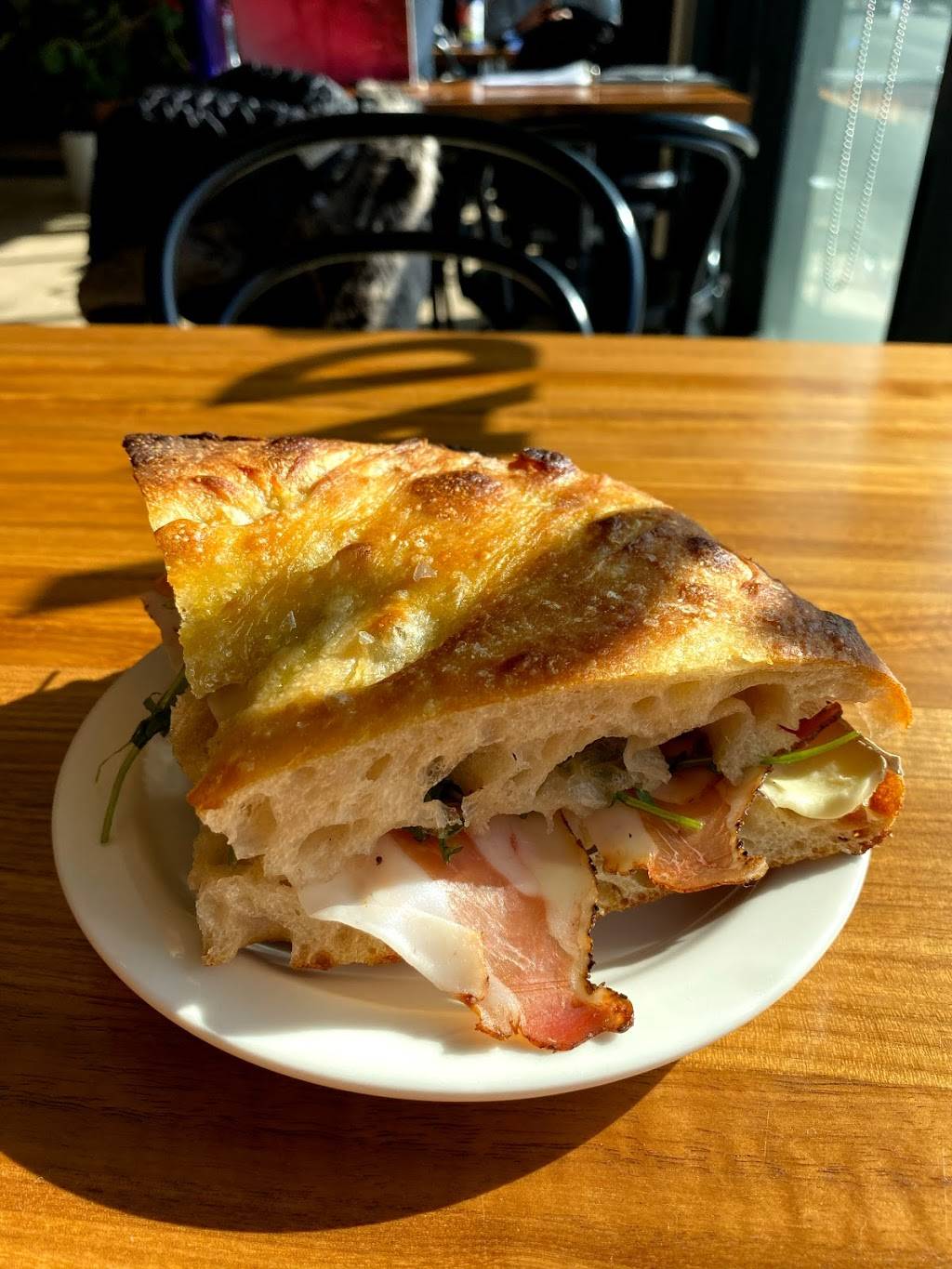 Lolas Cafe | restaurant | 4952 Dodge St, Omaha, NE 68132, USA | 4029642456 OR +1 402-964-2456