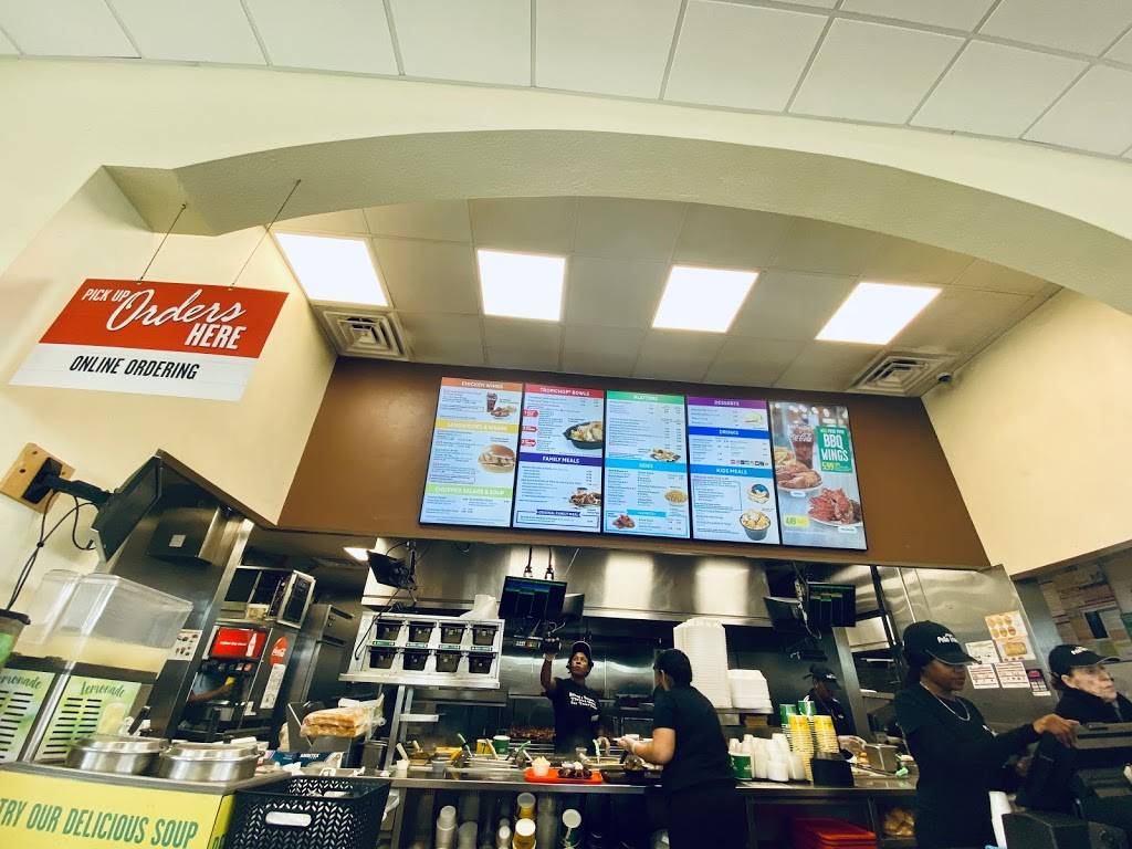 Pollo Tropical | restaurant | 2611 Okeechobee Blvd, West Palm Beach, FL 33409, USA | 5616880578 OR +1 561-688-0578