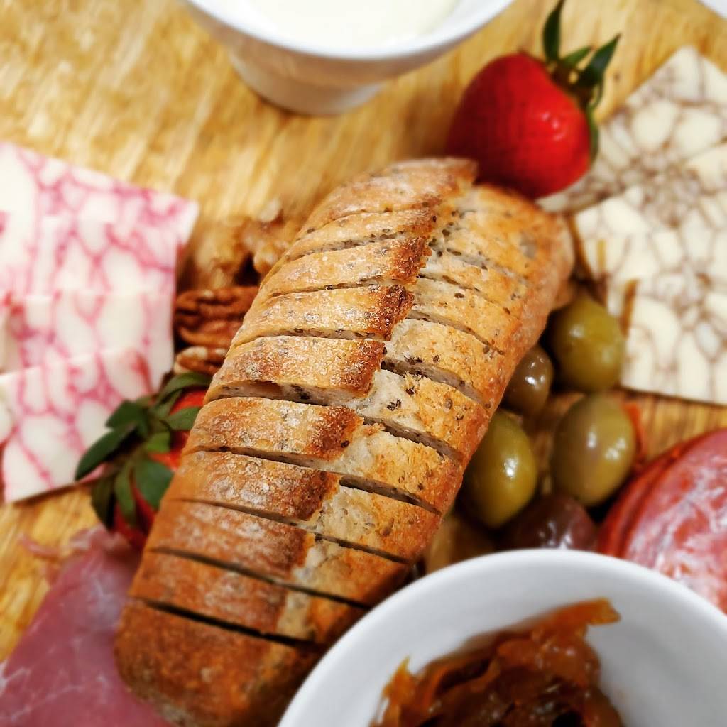 Wilders Lounge & Tapas | restaurant | 2639 S Oneida St suite b, Appleton, WI 54915, USA | 9205742723 OR +1 920-574-2723