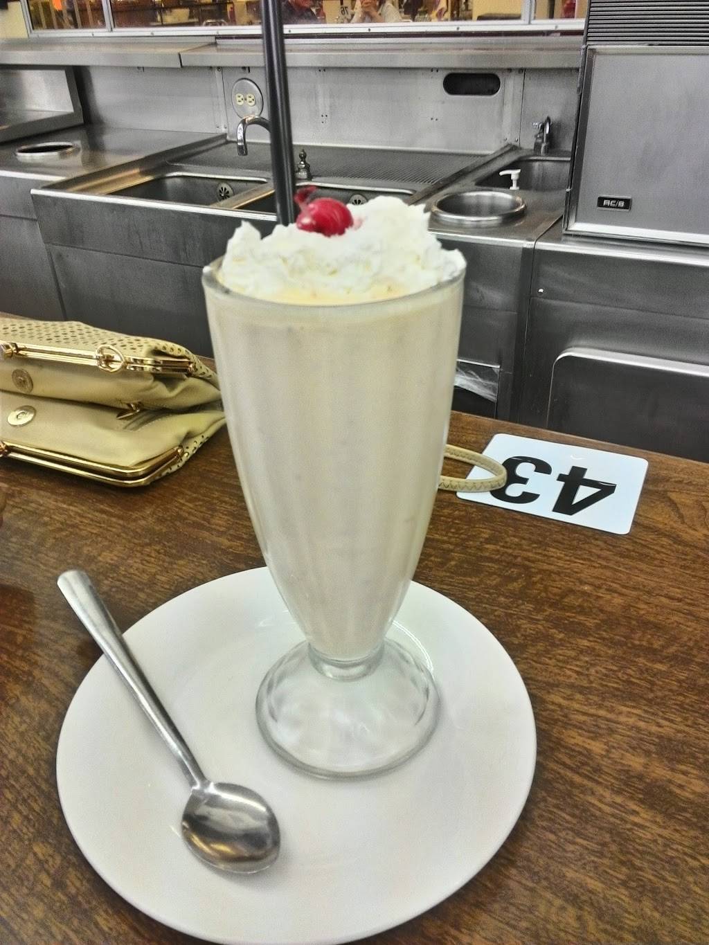 Woolworth Diner | restaurant | 1400 19th St, Bakersfield, CA 93301, USA | 6613210061 OR +1 661-321-0061