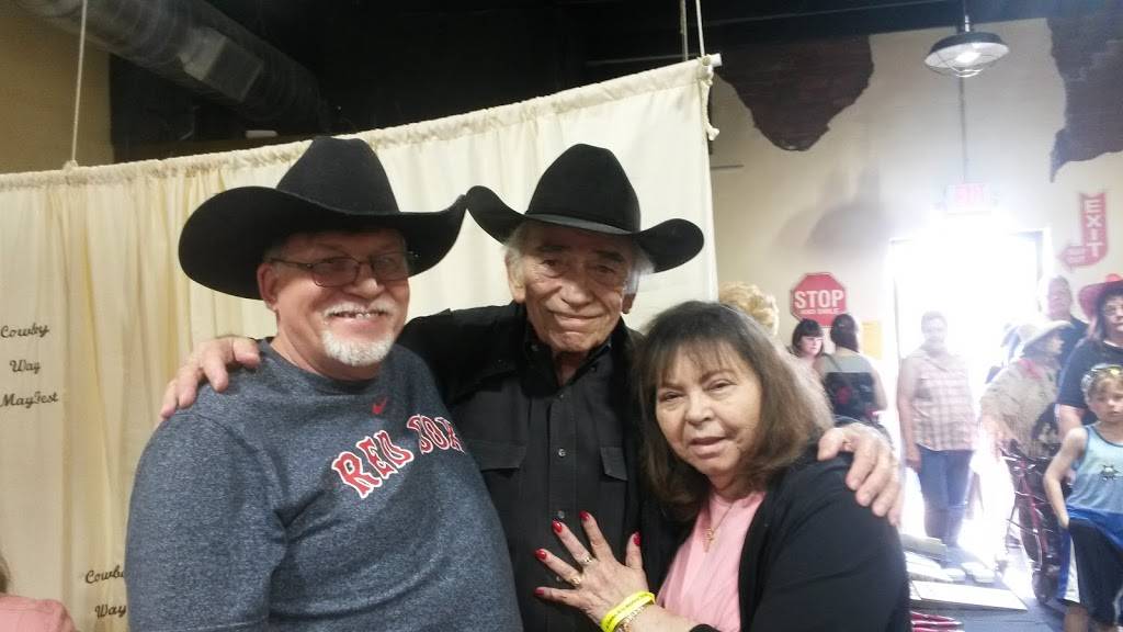 Paradise Alley Food Truck Park | meal takeaway | 42-98 Mill St NE, Ardmore, OK 73401, USA | 5802205723 OR +1 580-220-5723