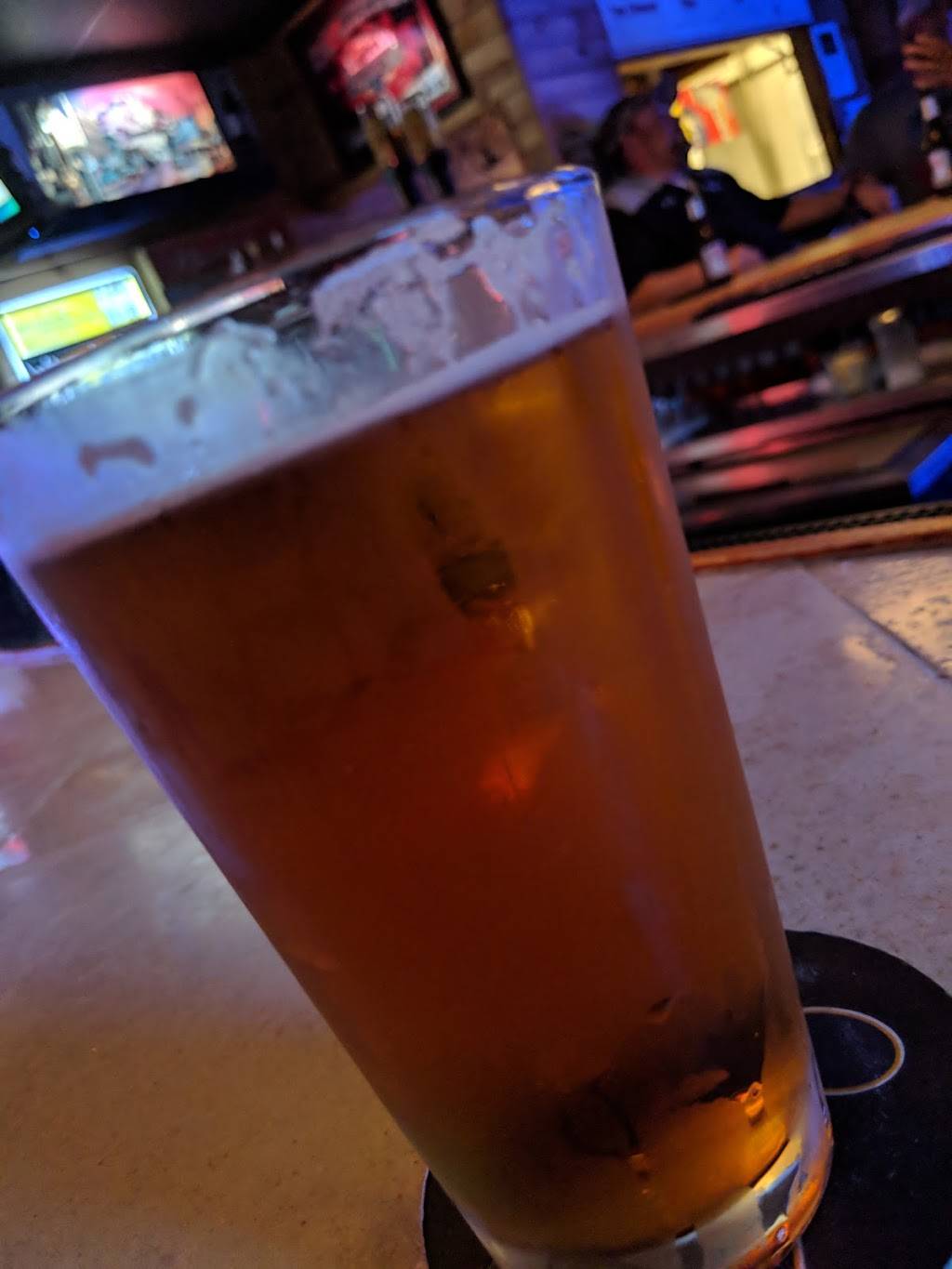 Juicy Peanut Bar & Grill | restaurant | 724 W Main St, Mascoutah, IL 62258, USA | 6185662299 OR +1 618-566-2299